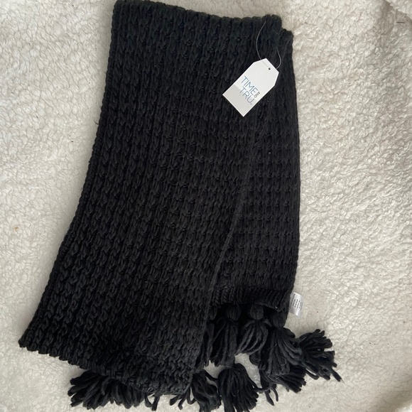 Chunky knit black heavy long scarf NWT - Picture 1 of 3